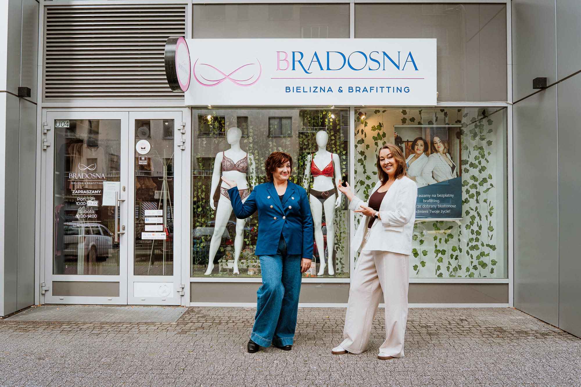 Dominika i Aneta w salonie Bradosna